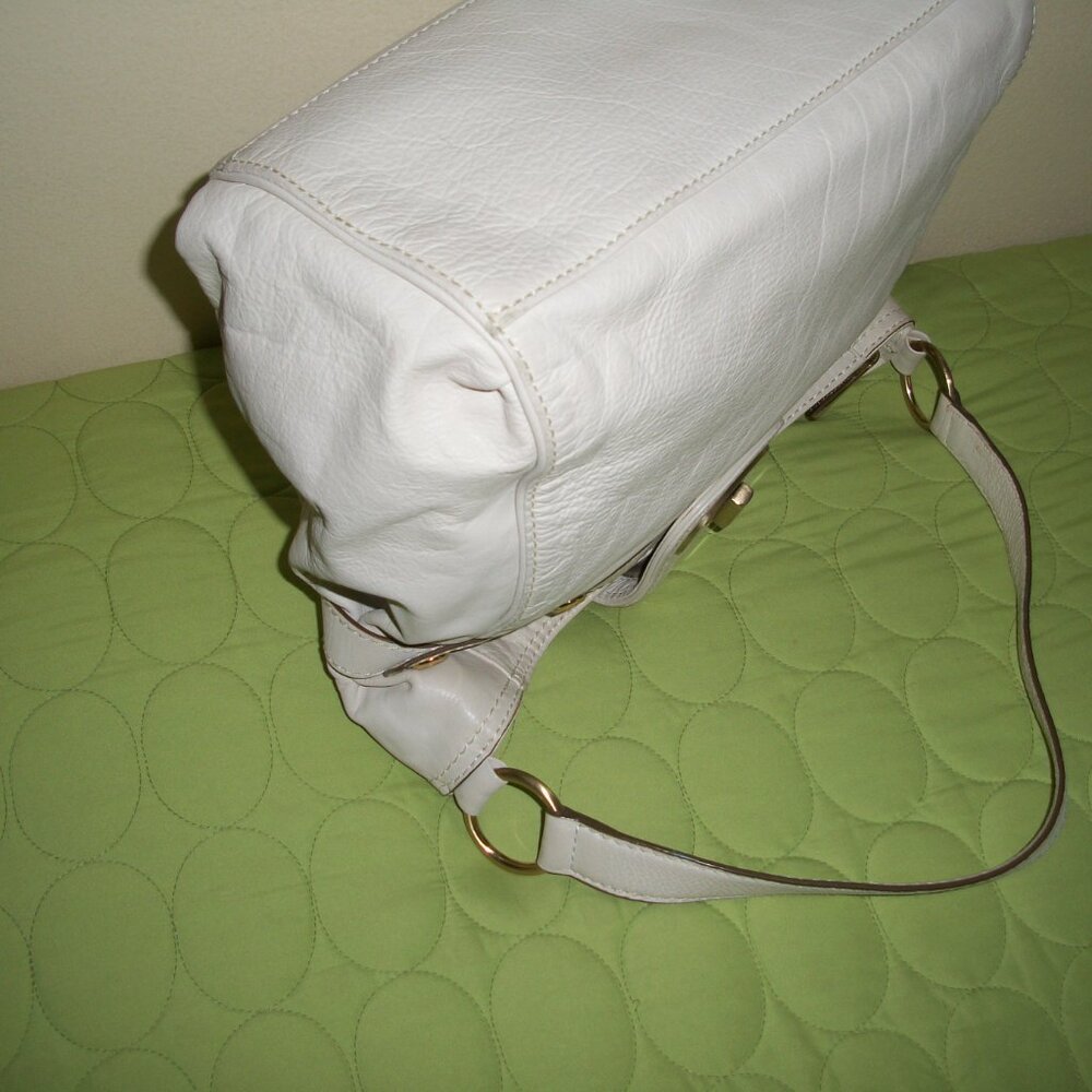 Michael Kors Vintage White Leather Shoulder Bag - Picture 7 of 16